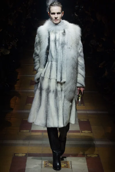 Look 12